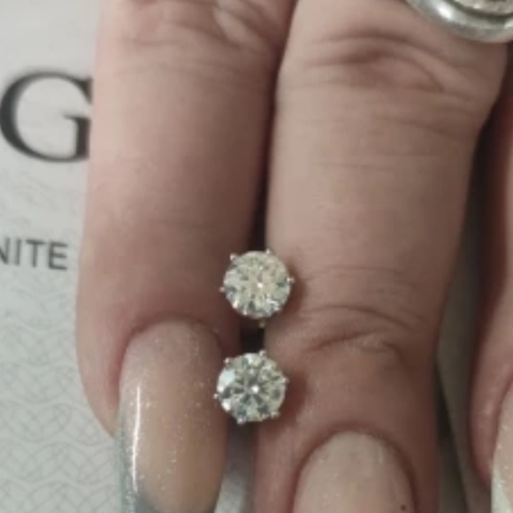 1 TCW Round Cut Moissanite Solitaire Stud Ea… - Picture 5 of 7